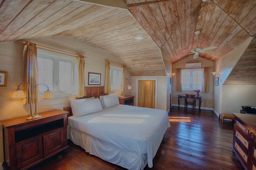 Studio Suite, 1 King Bed, Garden View