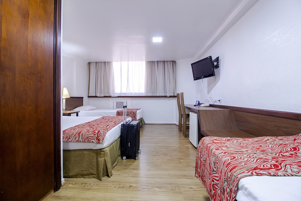 Standard Triple Room, Multiple Beds - Photo 3
