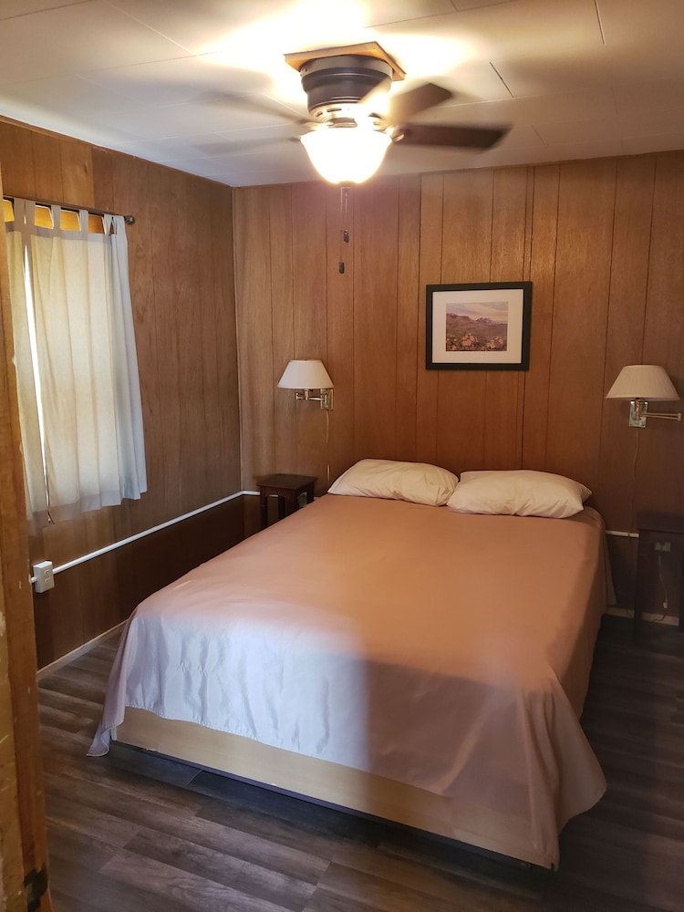 Basic Cabin photo 1