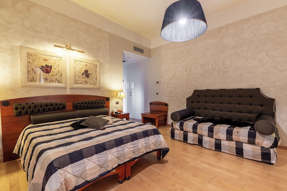 Quadruple Room - Photo 24