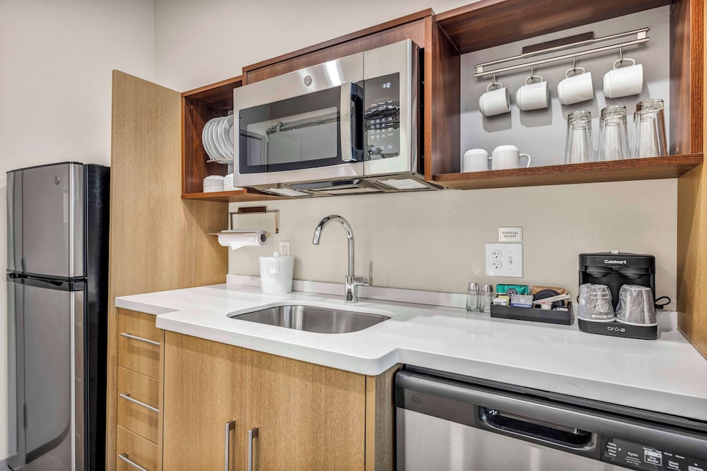 Studio, 2 Queen Beds, Accessible, Bathtub (Mobility & Hearing) photo 3