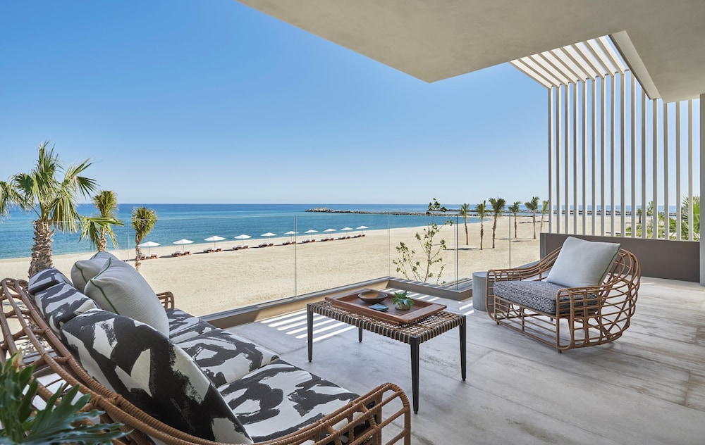 Room, 1 King Bed, Oceanfront - Photo 7