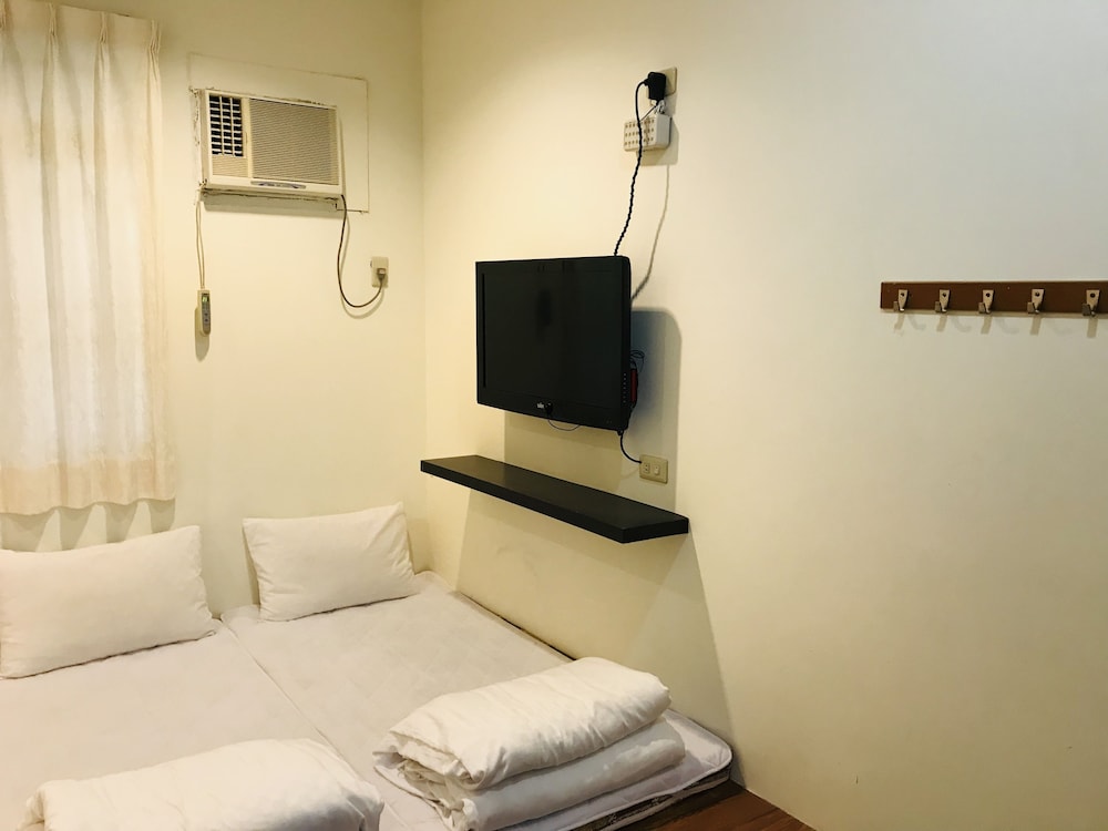 Basic Quadruple Room photo 3