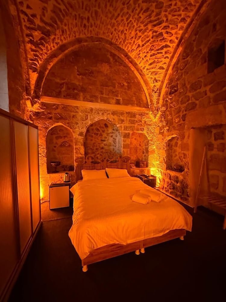 Classic Room, 1 King Bed, Private Bathroom, Courtyard Area