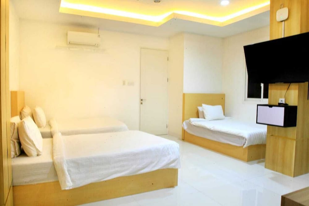 Family Triple Room, 3 Bedrooms, City View photo 2