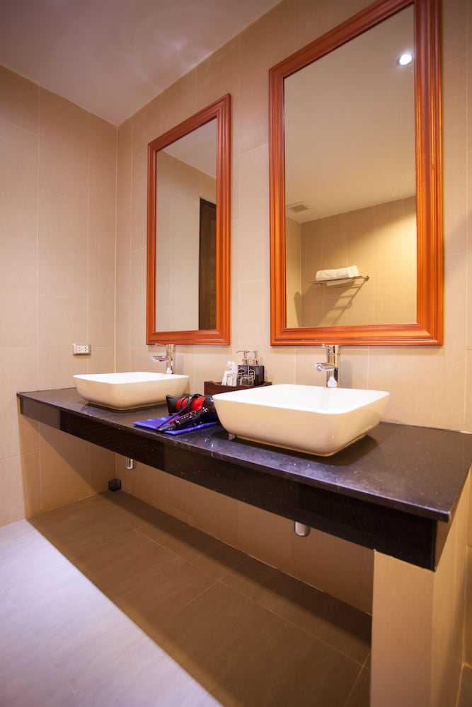 Studio Deluxe Room with Bath and Shower photo 2