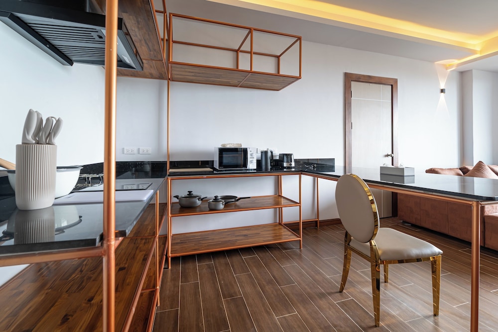 Premium Family Suite - Photo 6