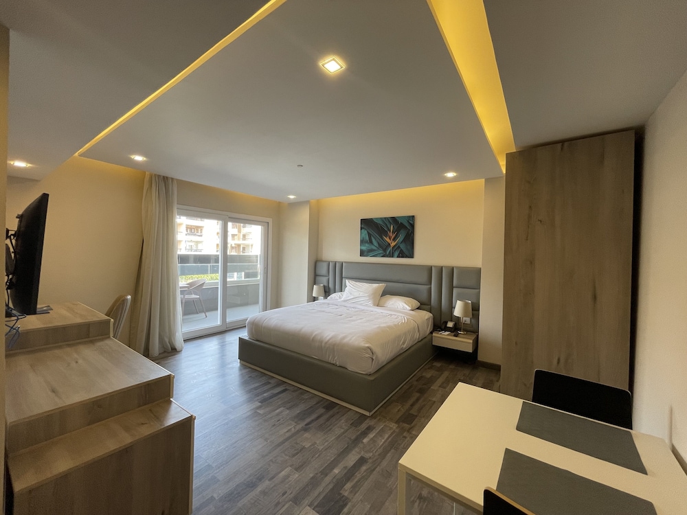 Deluxe Studio King Apartment