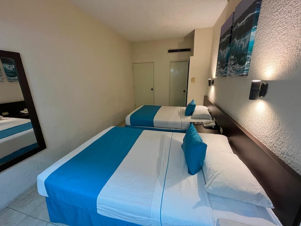 Standard Room 2 Beds - Photo 1