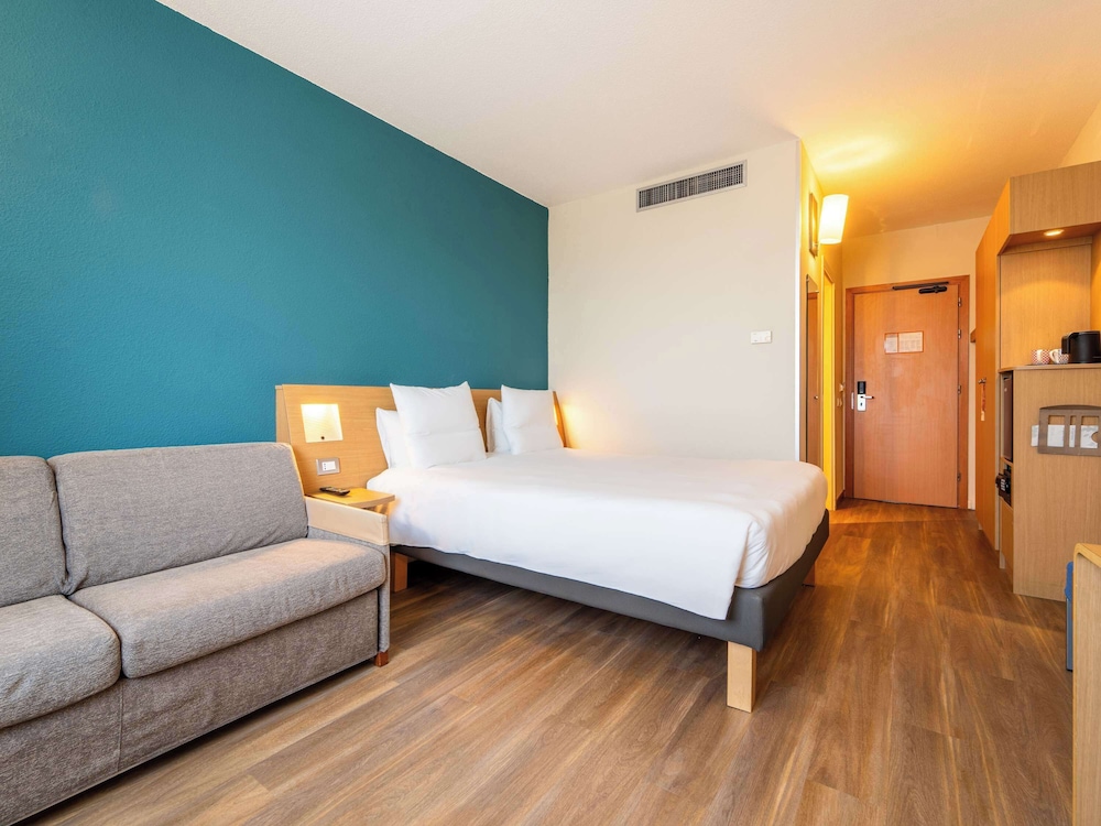 Executive Room (Office with parquet)