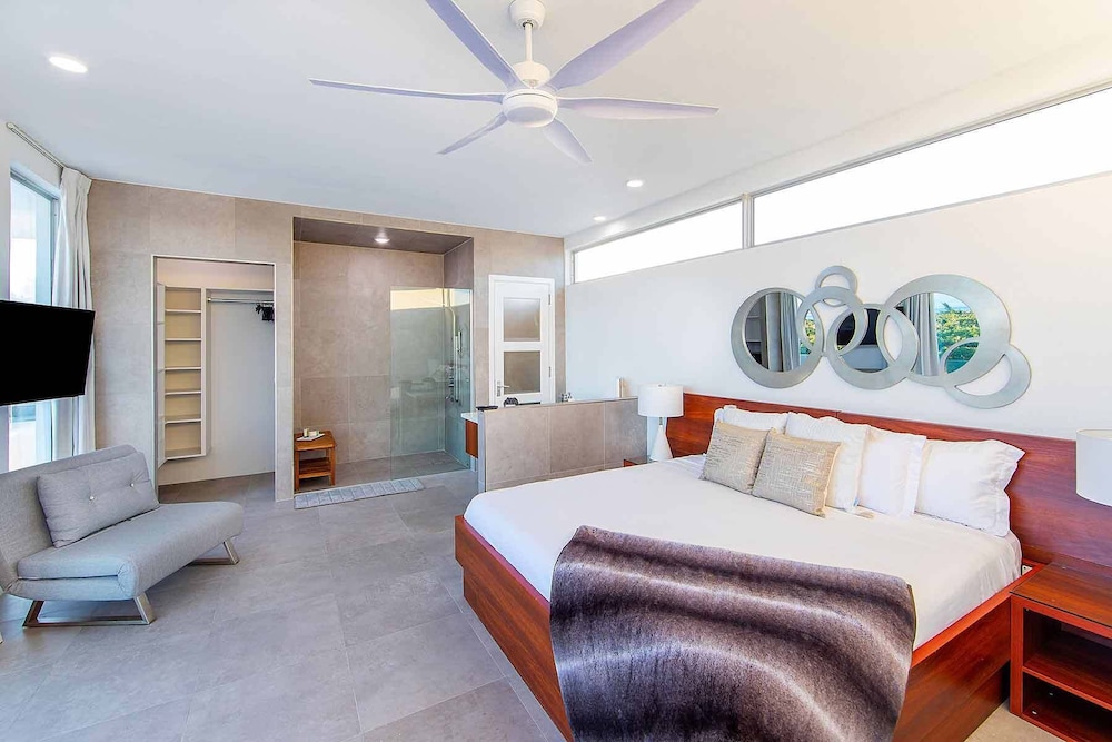 Villa photo 2
