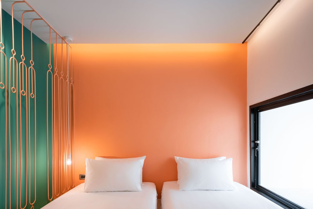 Twin Room, Multiple Beds, Private Bathroom photo 2