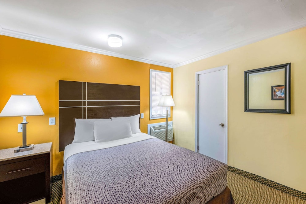 Standard Room, 1 Double Bed, Smoking photo 3