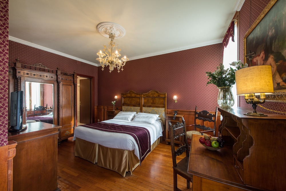 Deluxe Room, Terrace, Canal View
