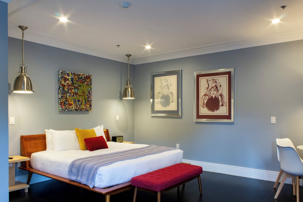 Deluxe Room, 1 King Bed photo 1