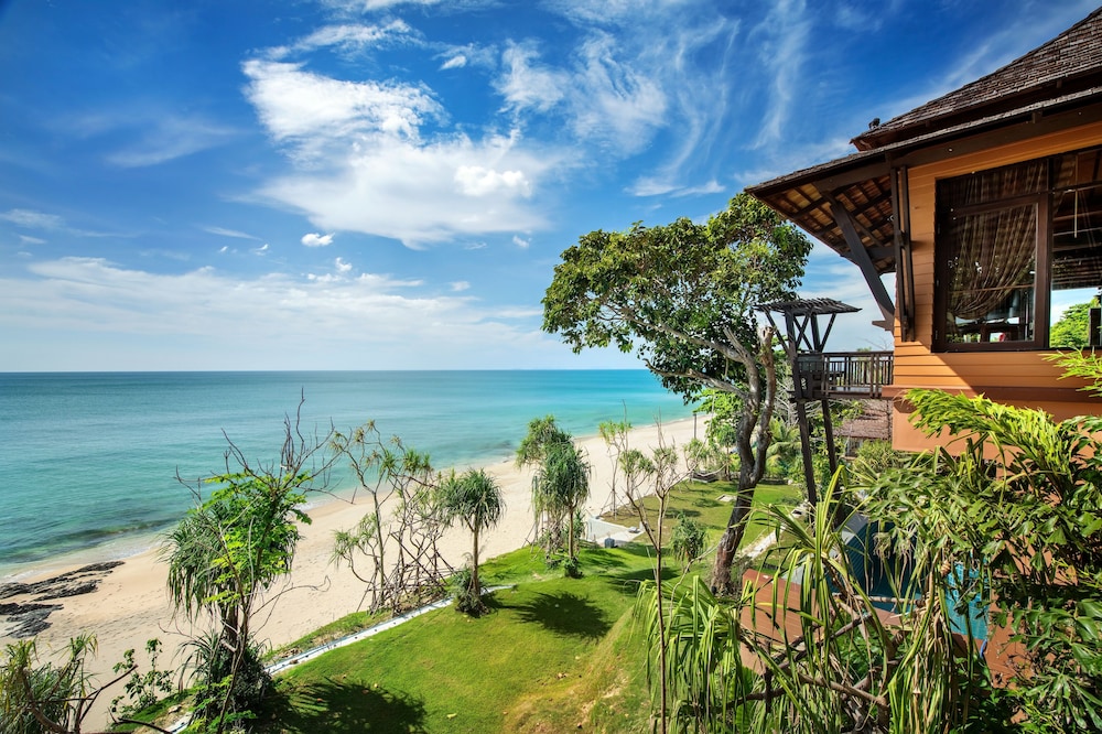Beachfront Pool Villa One Bedroom - Photo 15