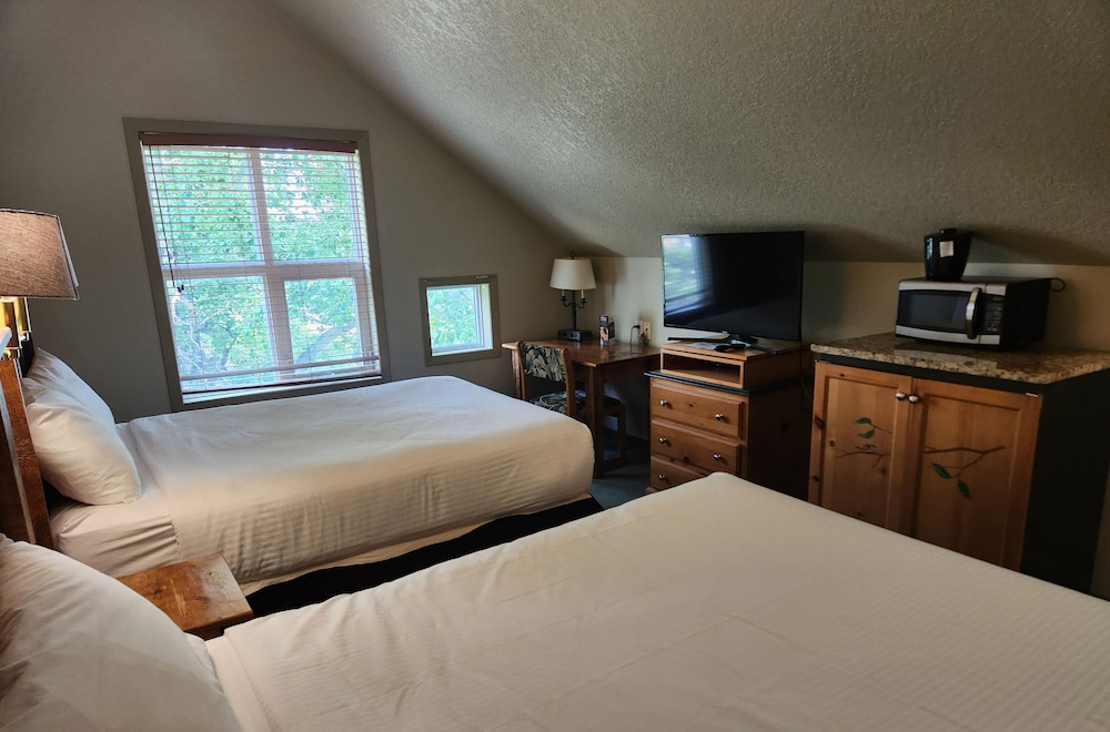 Classic Room, 2 Queen Beds - Photo 1