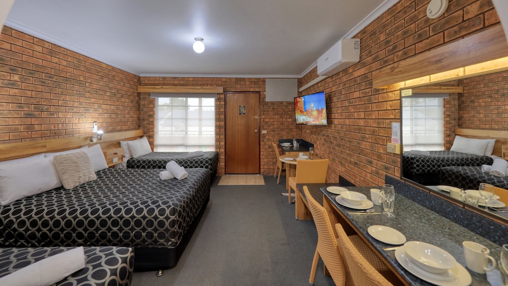 Family Room, 1 Bedroom