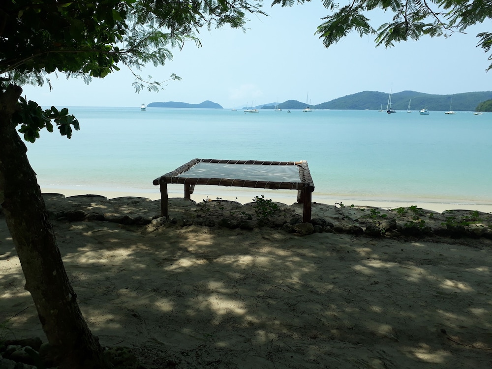 Beach Front Bungalow - Photo 2