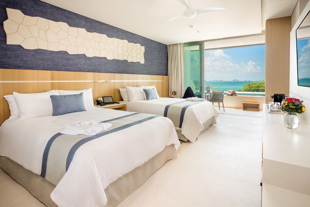 Preferred Club Deluxe Family Suite Ocean View Plunge Pool