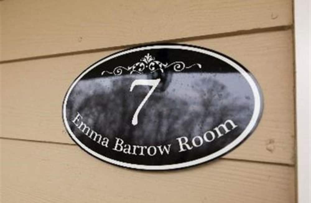 Room, Private Bathroom (7 - Emma Barrow Room - Queen downstairs) photo 2