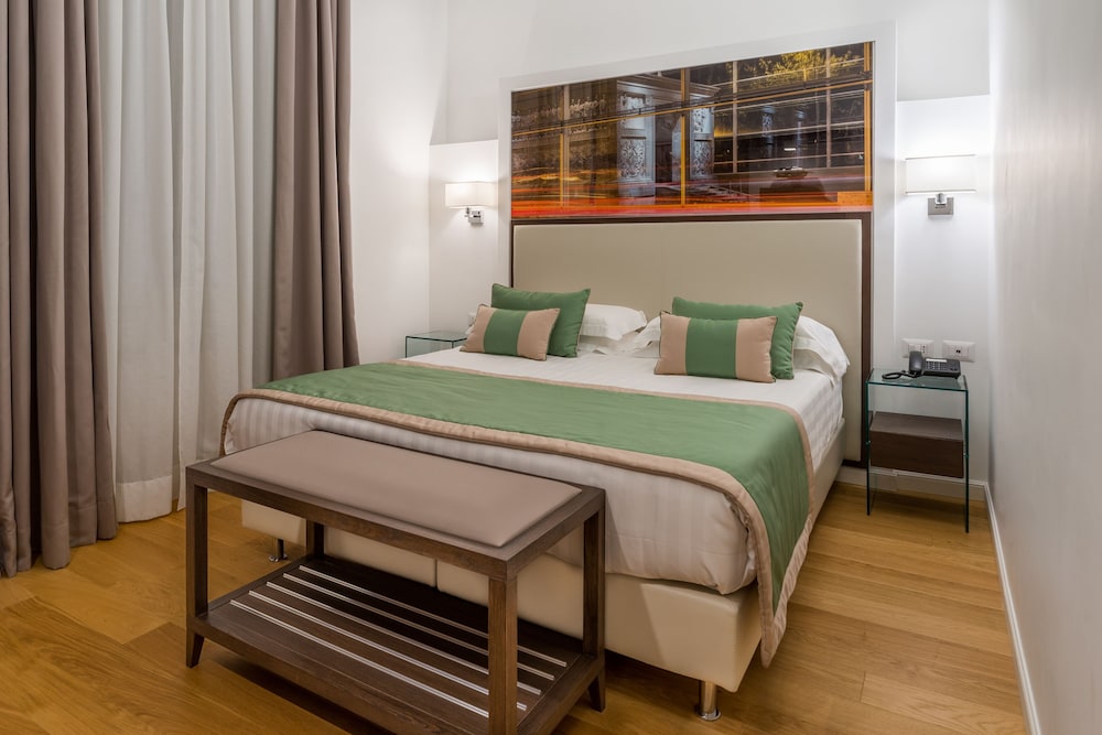 Superior Double Room, City View photo 3