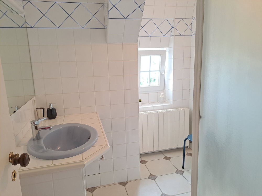 Classic Twin Room - Photo 2