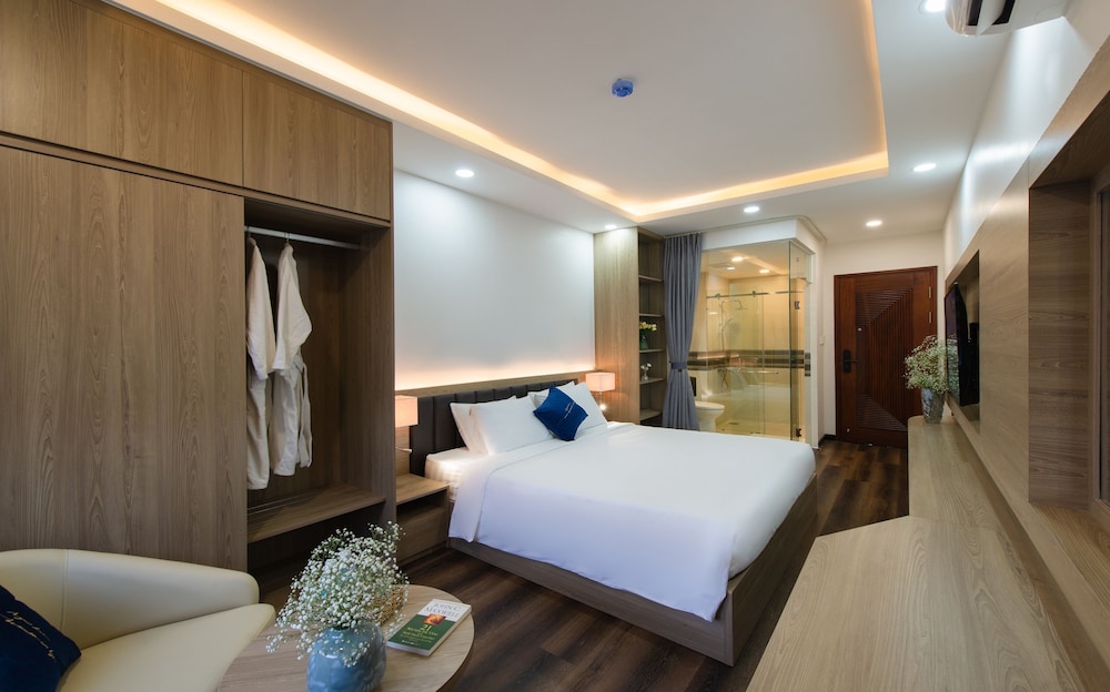 Deluxe Room, 1 King Bed - Photo 6