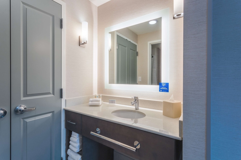 Suite, 1 King Bed, Accessible (Hearing) - Photo 5