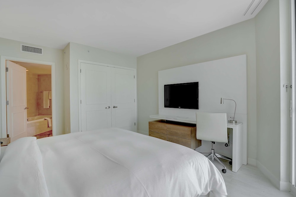 Suite, 1 King Bed, Accessible, Ocean View (Bathtub) - Photo 2