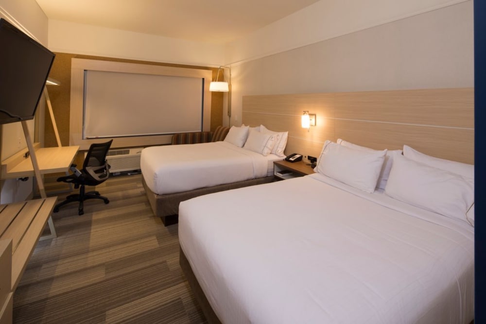 Standard Room, 2 Queen Beds - Photo 2
