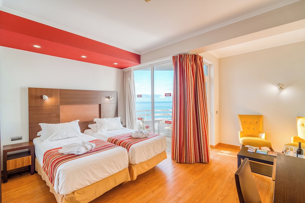 Superior Triple Room, Sea View - Photo 1