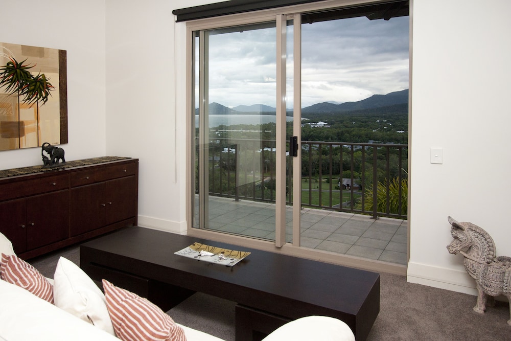 Deluxe Apartment, 2 Bedrooms, Pool Access photo 2