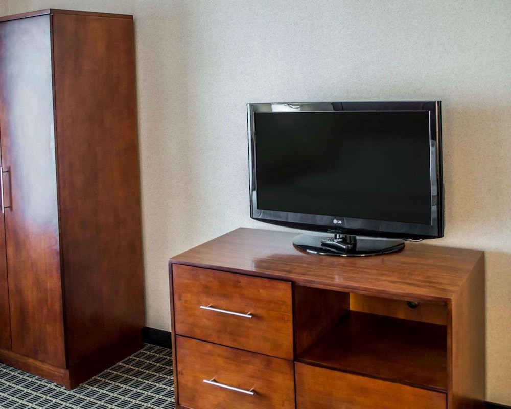 Suite, 1 King Bed, Non Smoking - Photo 4