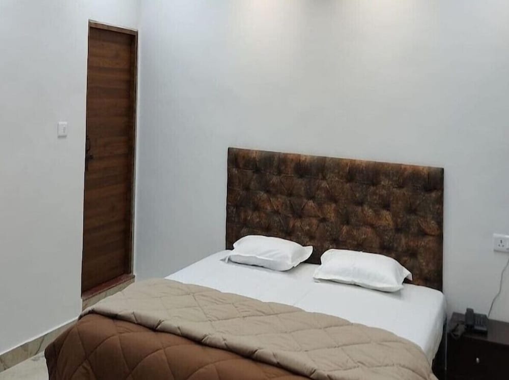 Deluxe Double Room, City View photo 3