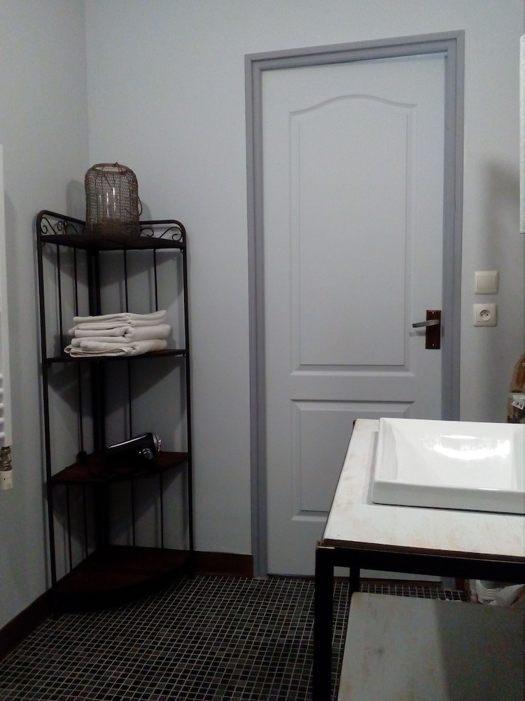 Double Room (Bordeaux) with Fibre-optic photo 2