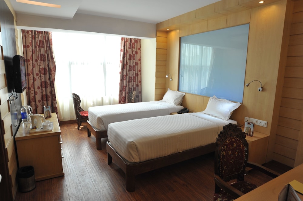 Deluxe Room - Photo 20