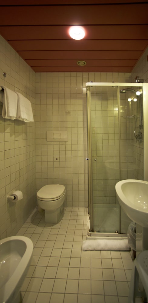 Basic Double Room Single Use - Photo 6
