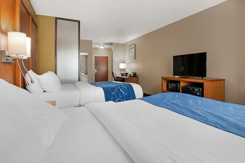 Suite, 2 Queen Beds, Non Smoking (Upgrade) - Photo 5