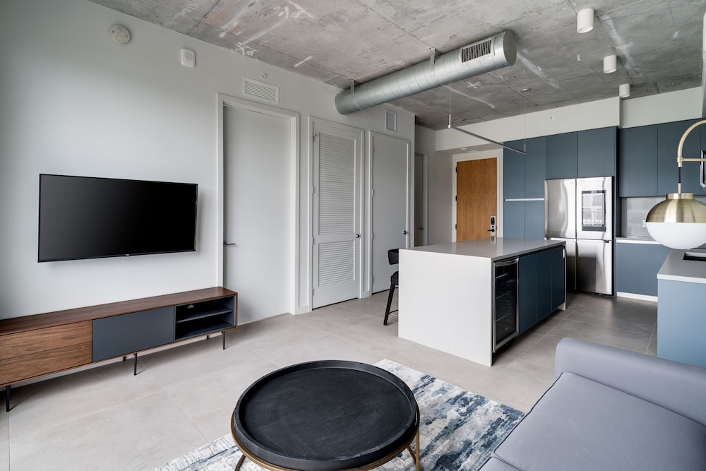 Signature Apartment, 1 Queen Bed with Sofa bed (Self Check-in with Virtual Front Desk) photo 3