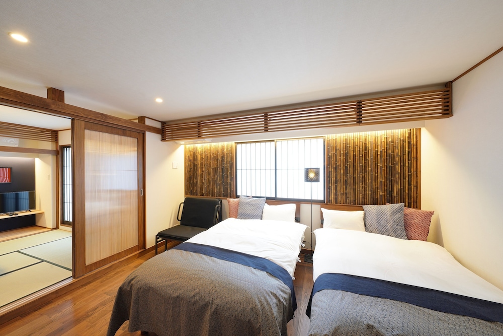 Japanese Western Style Family Room, 2 Bathrooms photo 1