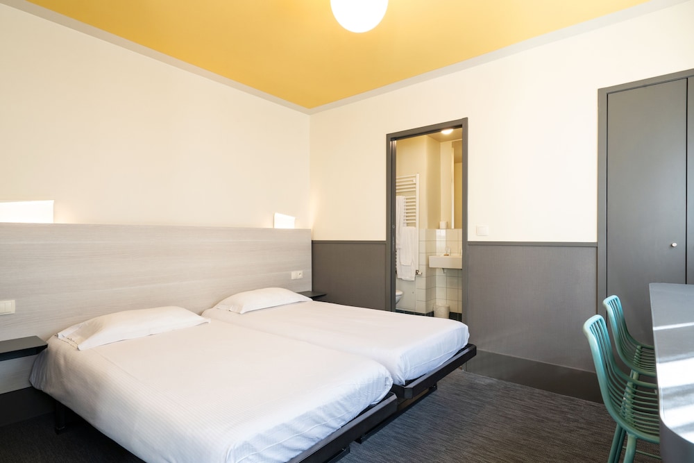 Premium Twin Room photo 2