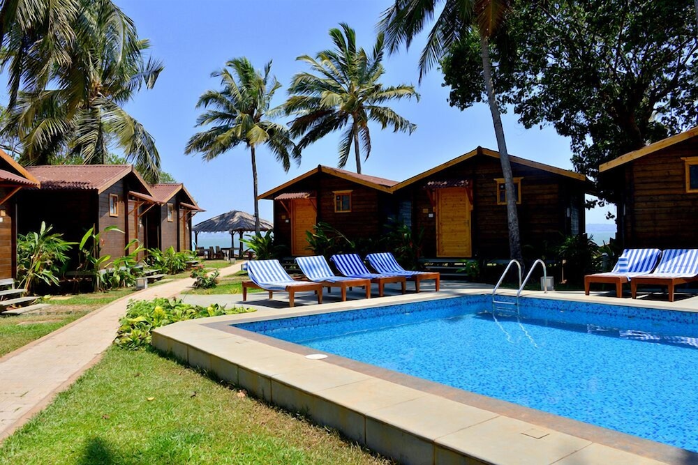 Deluxe Room, 1 Bedroom, Pool View photo 2