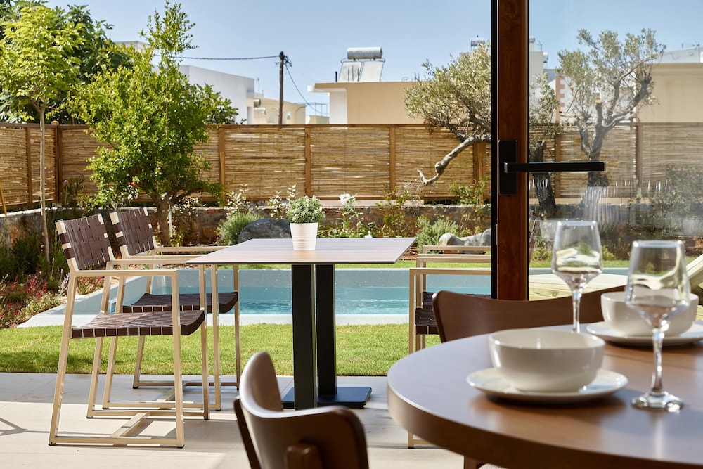 Two Bedroom Suite with Private Pool and Garden - Photo 8