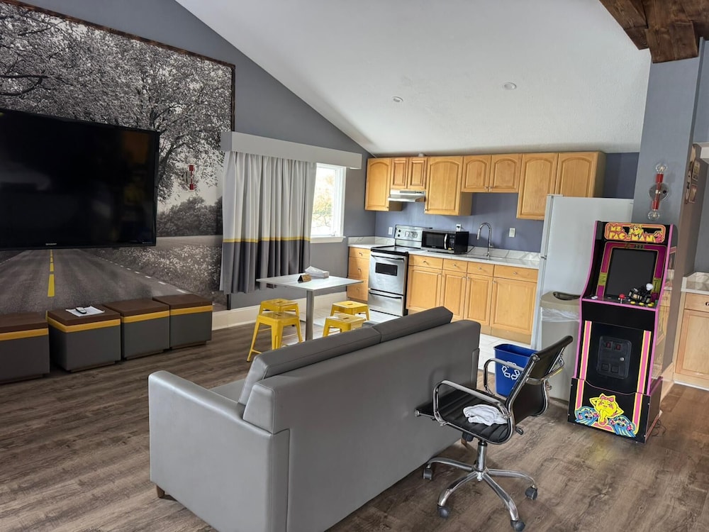 Suite, Multiple Beds, Non Smoking - Photo 7