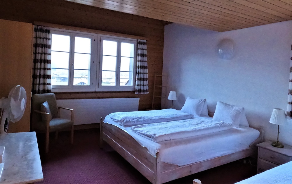 Classic Triple Room, Multiple Beds, Private Bathroom, Mountain View photo 2