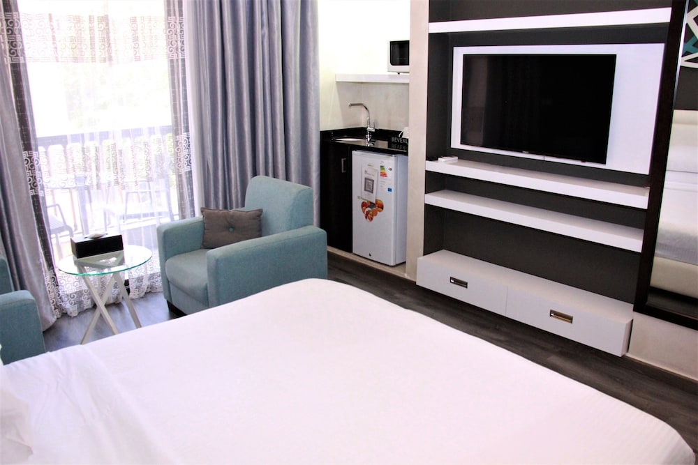 Deluxe Double Room, 1 King Bed, City View, photo 6