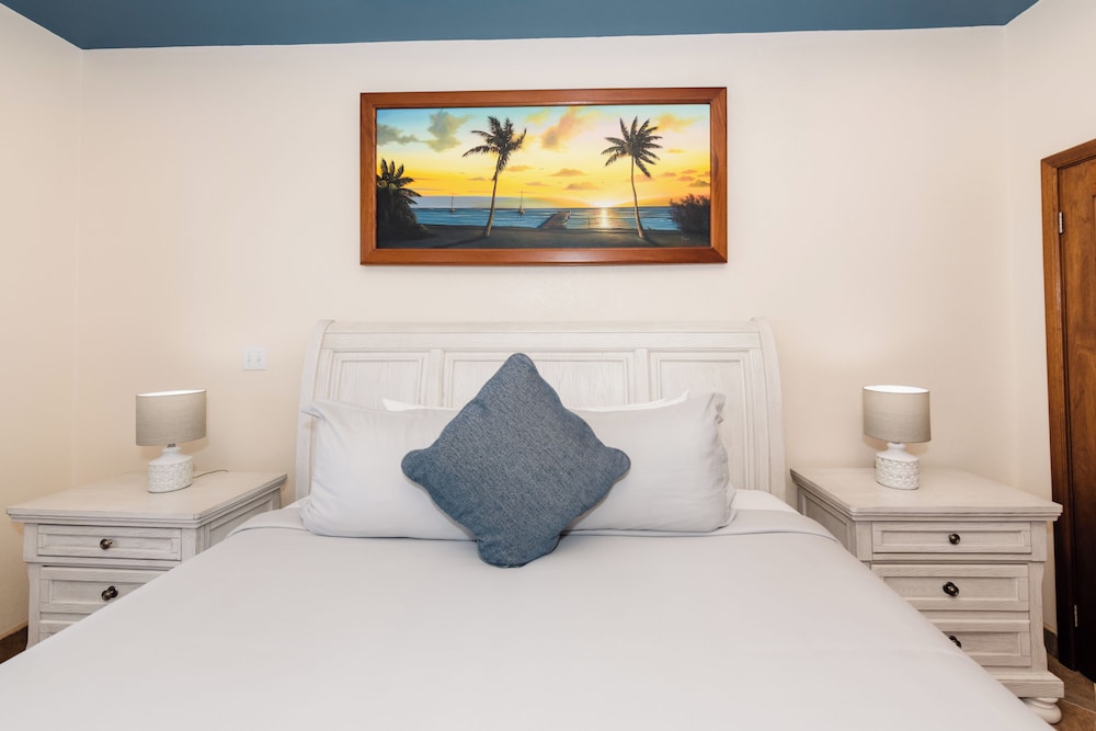Condo, 2 Bedrooms, Beachfront photo 3
