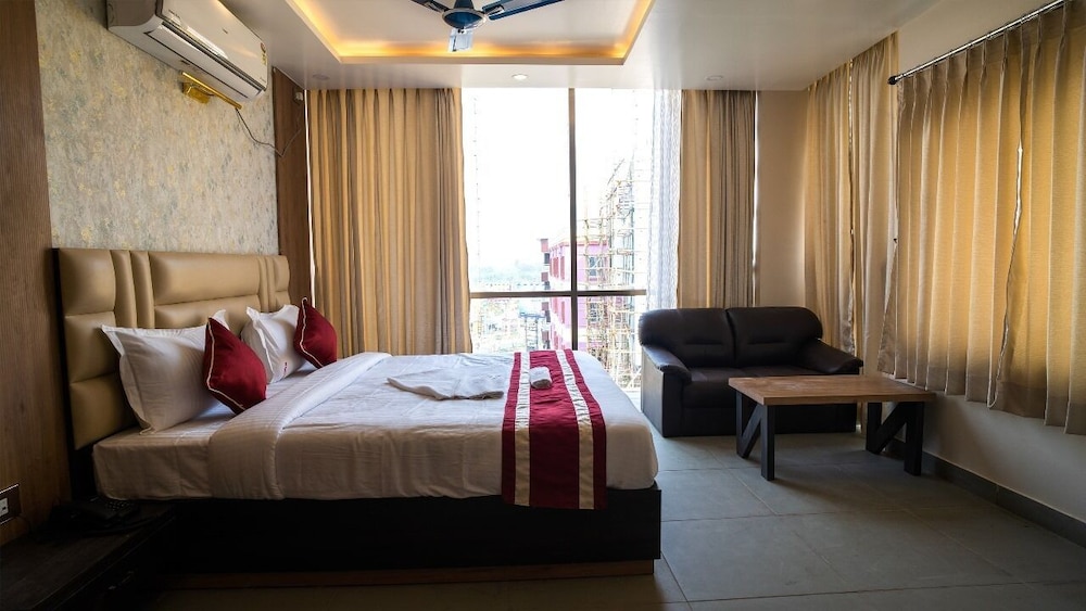 Deluxe Double Room, Balcony, City View photo 3