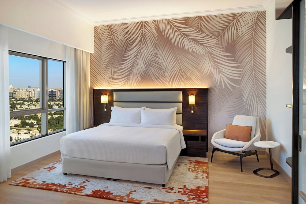 Executive Suite, 1 King Bed, Non Smoking, City View